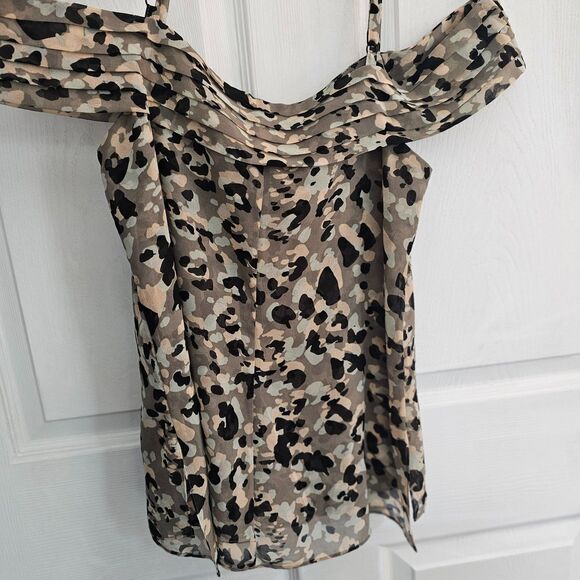 Women's Cabi Neutral Sleeveless Off Shoulder Lightweight Blouse XS - Picture 4 of 4